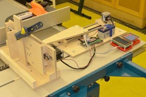 Quite Useful Stuff's Arduino-Powered SmartJointer Machine