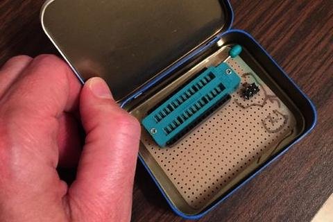 Steve Charlesworth's mint tin AVR programmer